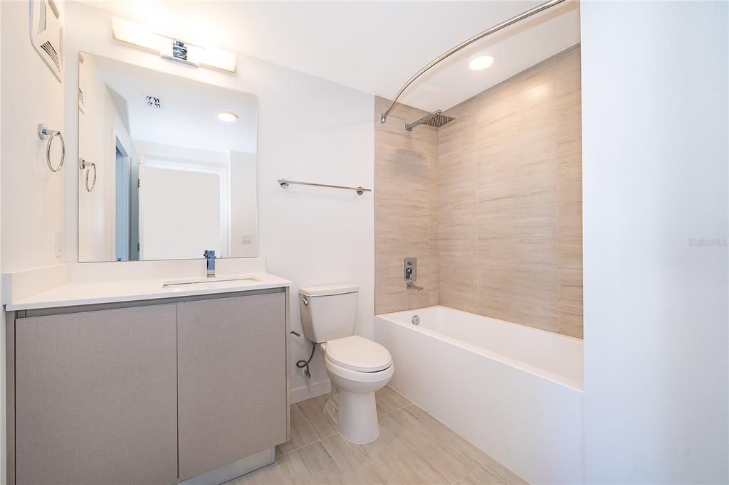 For Rent: $1,580 (1 beds, 1 baths, 750 Square Feet)
