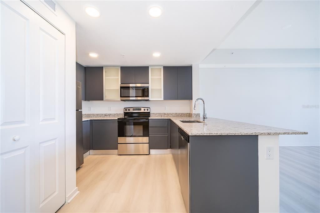 For Rent: $1,580 (1 beds, 1 baths, 750 Square Feet)