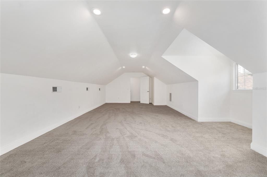 合同活跃: $849,000 (4 贝兹, 3 浴室, 3097 平方英尺)