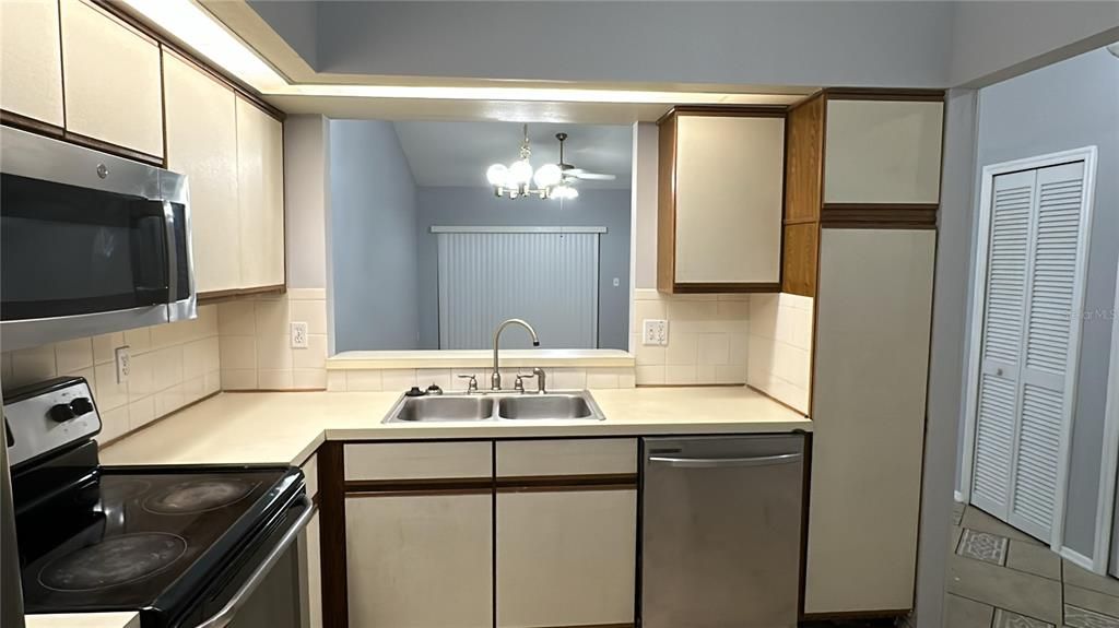 For Rent: $1,550 (2 beds, 2 baths, 952 Square Feet)