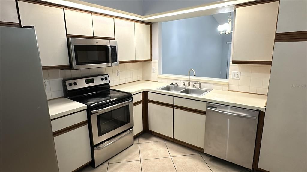 For Rent: $1,550 (2 beds, 2 baths, 952 Square Feet)