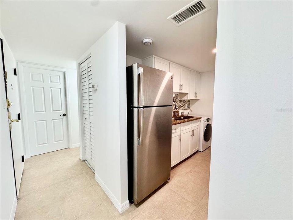Active With Contract: $1,345 (1 beds, 1 baths, 586 Square Feet)