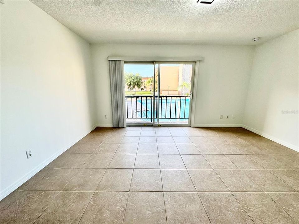 Active With Contract: $1,345 (1 beds, 1 baths, 586 Square Feet)