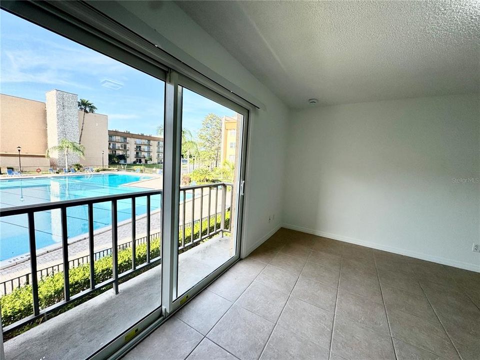 Active With Contract: $1,345 (1 beds, 1 baths, 586 Square Feet)
