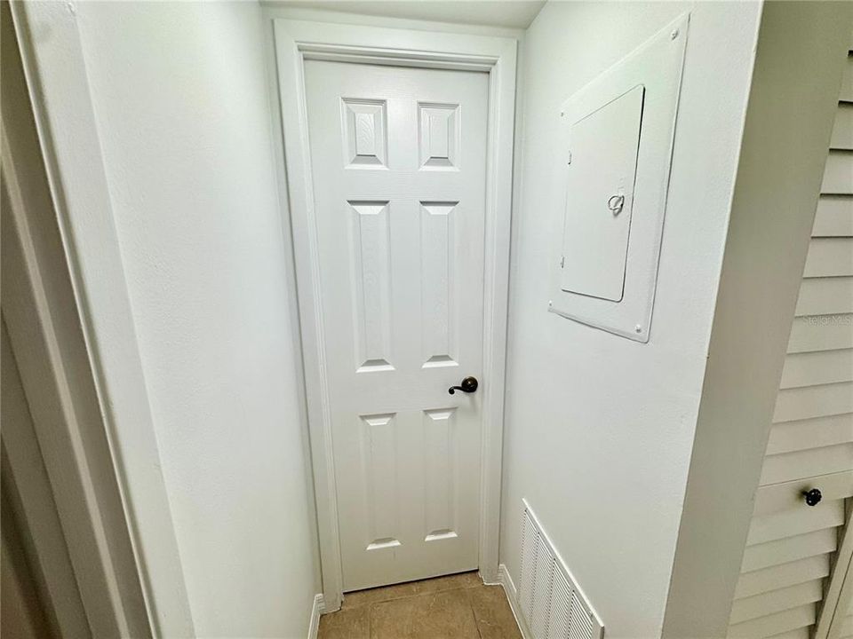Active With Contract: $1,345 (1 beds, 1 baths, 586 Square Feet)