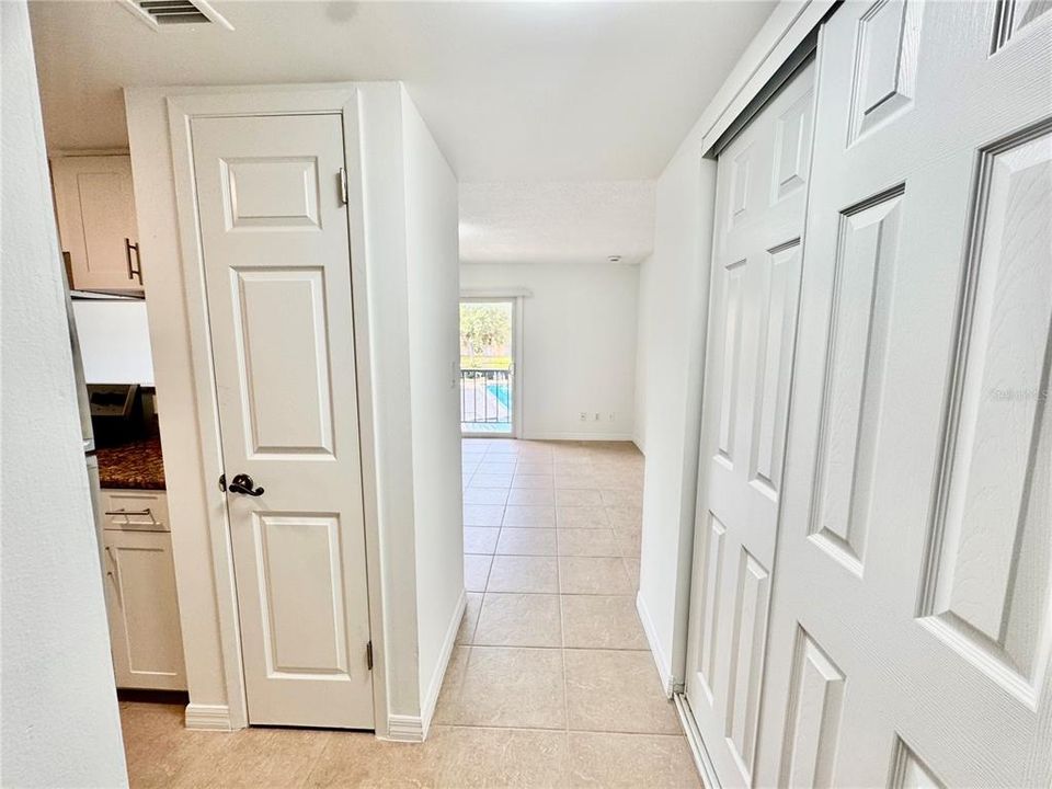 Active With Contract: $1,345 (1 beds, 1 baths, 586 Square Feet)
