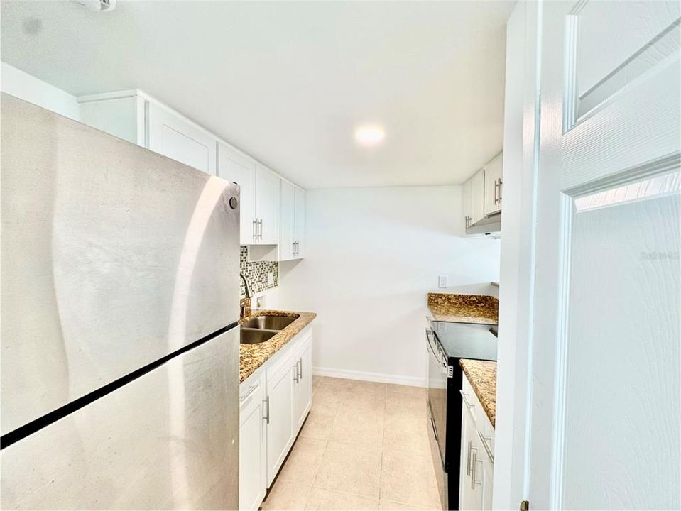 Active With Contract: $1,345 (1 beds, 1 baths, 586 Square Feet)