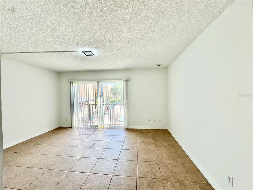 Active With Contract: $1,345 (1 beds, 1 baths, 586 Square Feet)