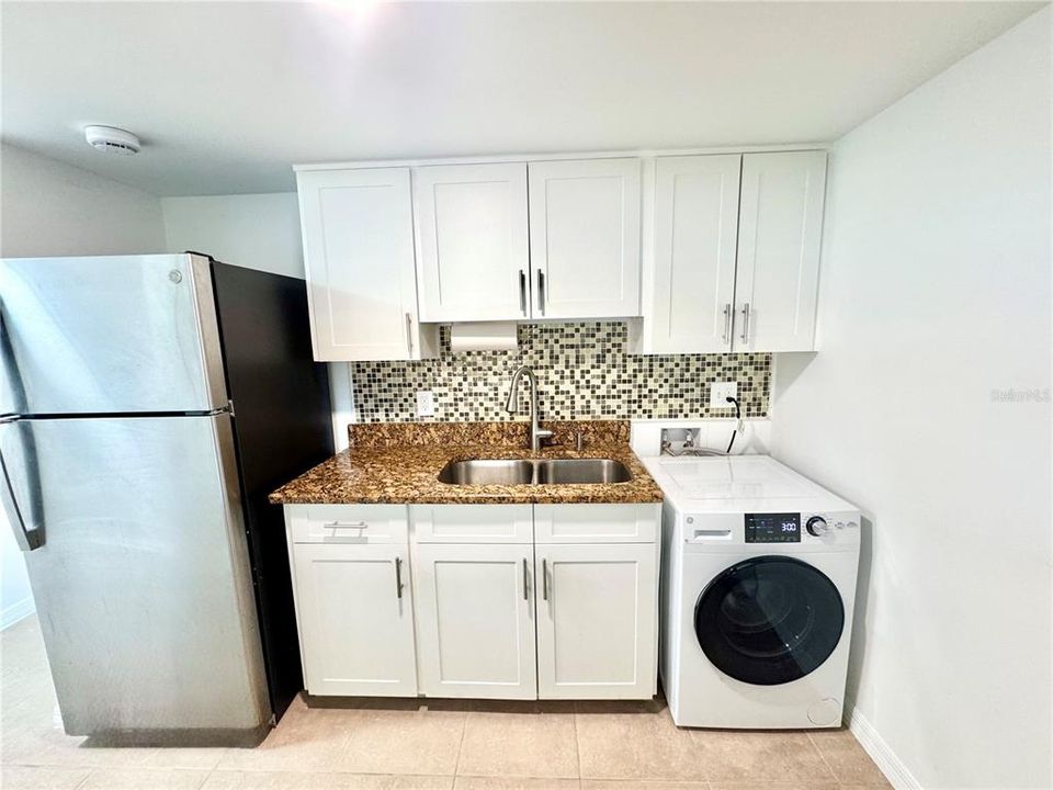 Active With Contract: $1,345 (1 beds, 1 baths, 586 Square Feet)