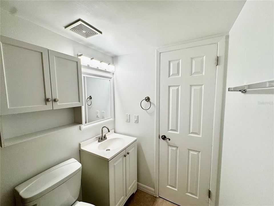 Active With Contract: $1,345 (1 beds, 1 baths, 586 Square Feet)