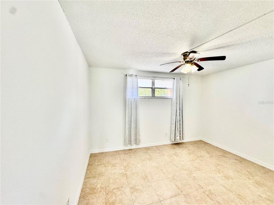 Active With Contract: $1,345 (1 beds, 1 baths, 586 Square Feet)