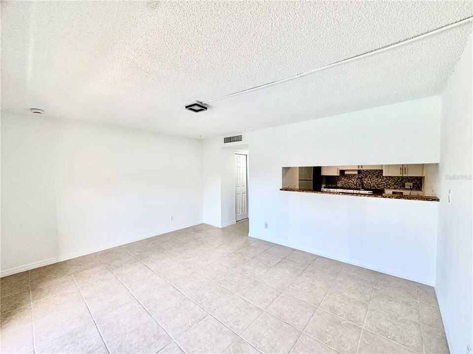 Active With Contract: $1,345 (1 beds, 1 baths, 586 Square Feet)