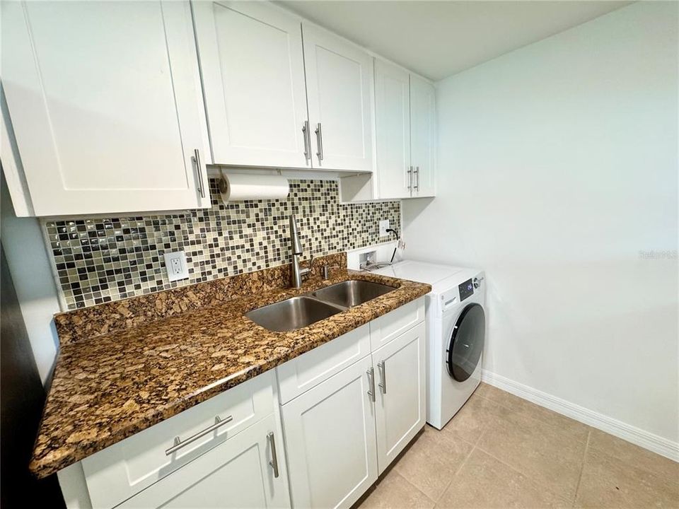 Active With Contract: $1,345 (1 beds, 1 baths, 586 Square Feet)
