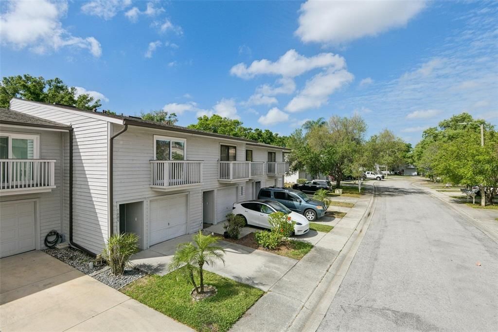 Activo con contrato: $219,500 (2 camas, 2 baños, 1250 Pies cuadrados)