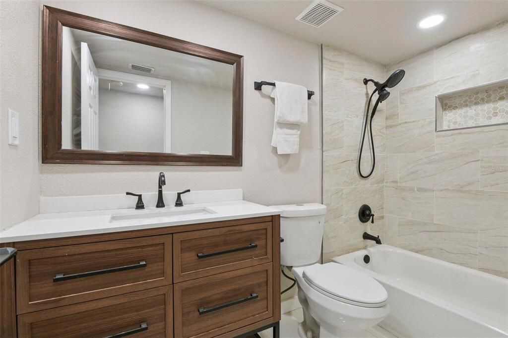 Activo con contrato: $219,500 (2 camas, 2 baños, 1250 Pies cuadrados)