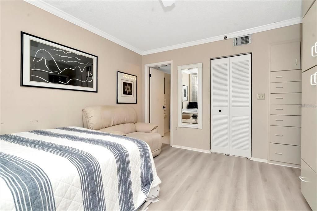 For Rent: $3,800 (2 beds, 2 baths, 1100 Square Feet)