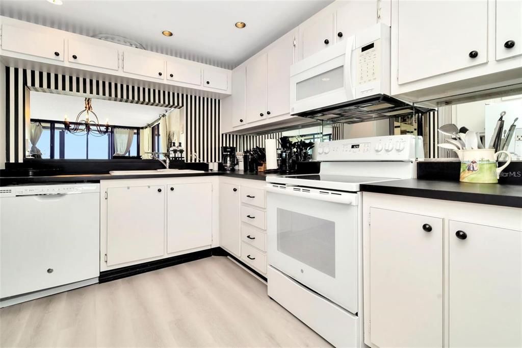 For Rent: $3,800 (2 beds, 2 baths, 1100 Square Feet)