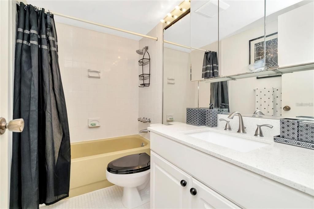 For Rent: $3,800 (2 beds, 2 baths, 1100 Square Feet)