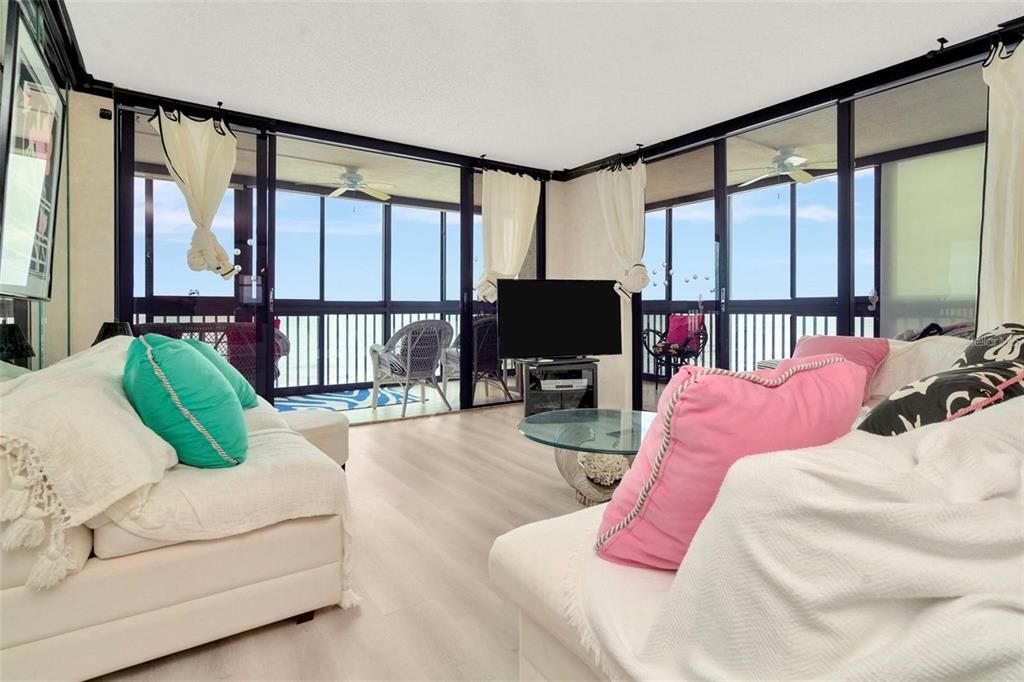 For Rent: $3,800 (2 beds, 2 baths, 1100 Square Feet)
