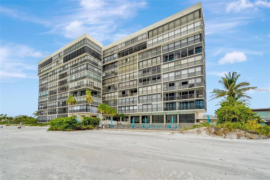 For Rent: $3,800 (2 beds, 2 baths, 1100 Square Feet)