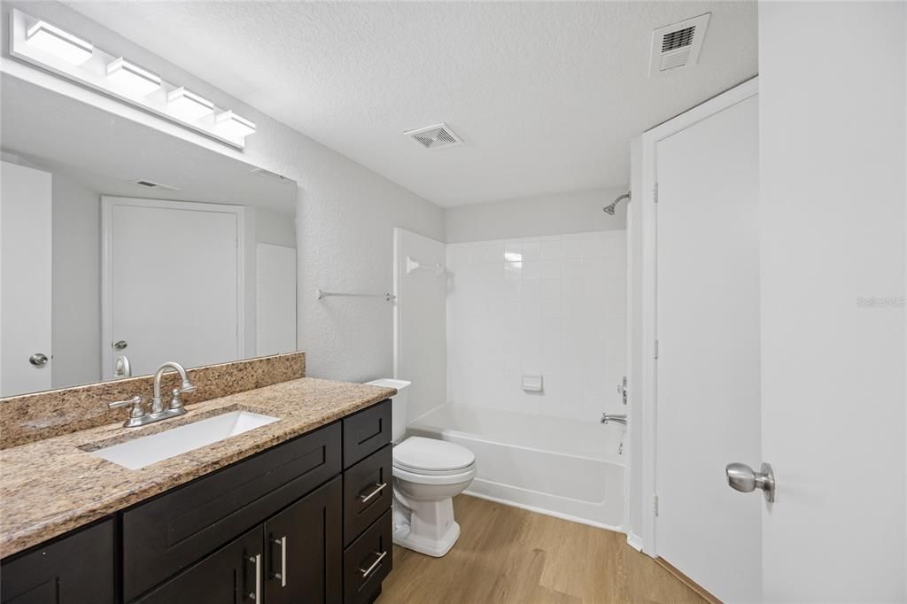 Activo con contrato: $189,000 (2 camas, 2 baños, 1026 Pies cuadrados)