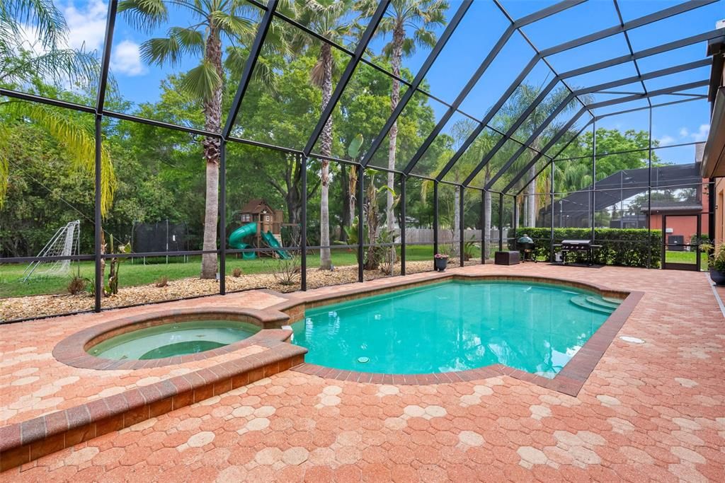 Activo con contrato: $875,000 (6 camas, 4 baños, 4300 Pies cuadrados)