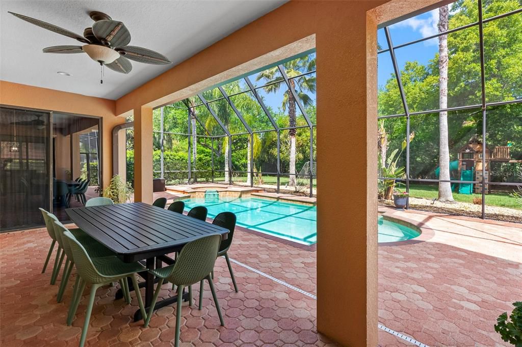 Activo con contrato: $875,000 (6 camas, 4 baños, 4300 Pies cuadrados)