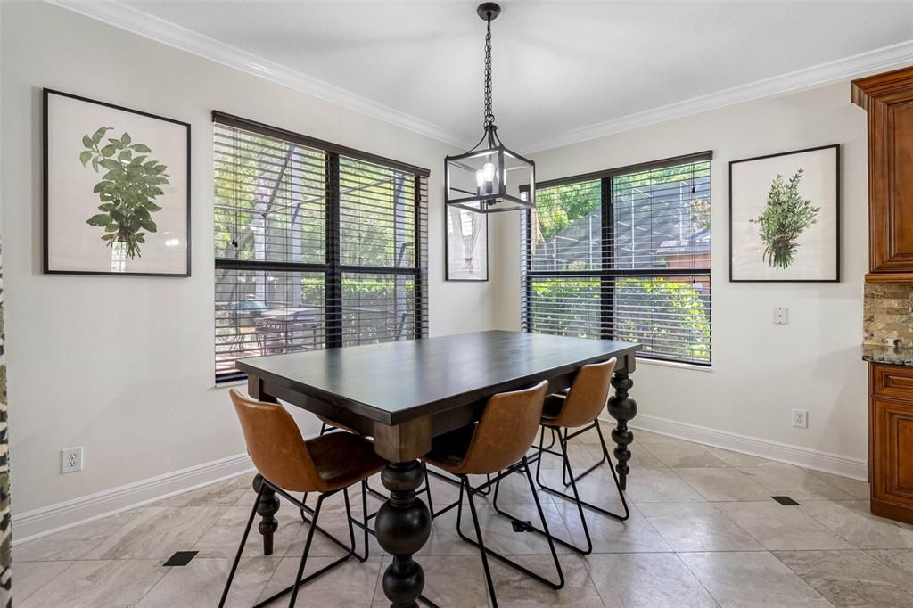 Activo con contrato: $875,000 (6 camas, 4 baños, 4300 Pies cuadrados)