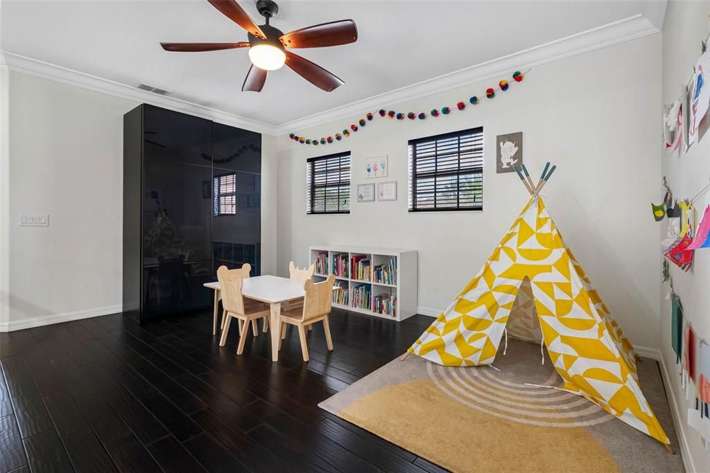 Activo con contrato: $875,000 (6 camas, 4 baños, 4300 Pies cuadrados)