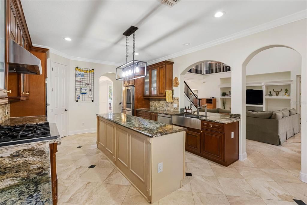 Activo con contrato: $875,000 (6 camas, 4 baños, 4300 Pies cuadrados)
