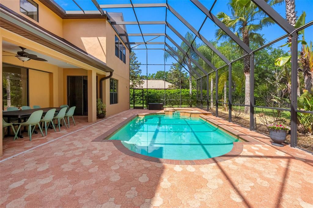 Activo con contrato: $875,000 (6 camas, 4 baños, 4300 Pies cuadrados)