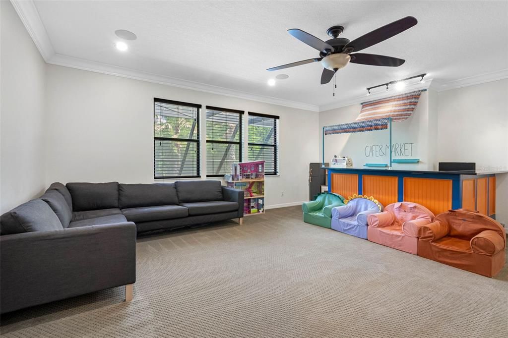 Activo con contrato: $875,000 (6 camas, 4 baños, 4300 Pies cuadrados)