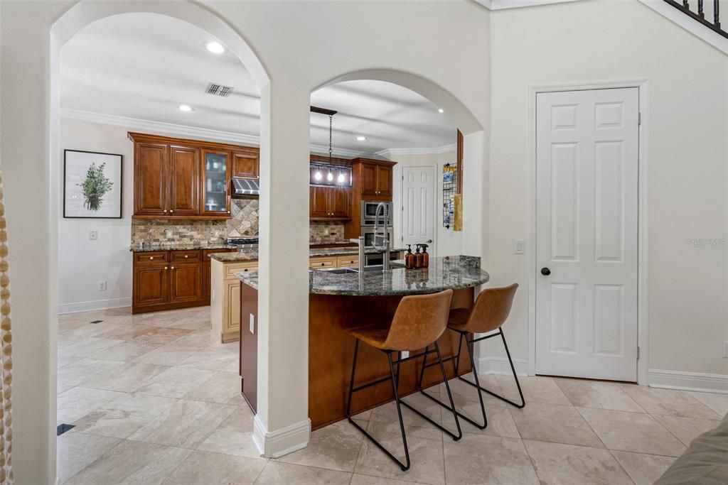 Activo con contrato: $875,000 (6 camas, 4 baños, 4300 Pies cuadrados)