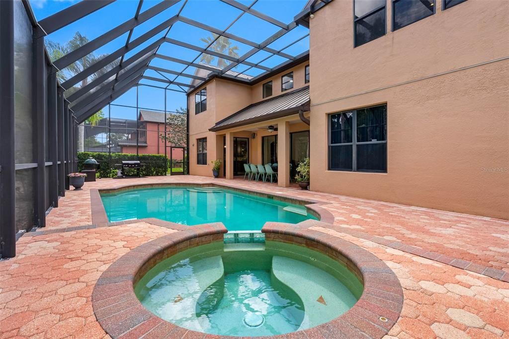 Activo con contrato: $875,000 (6 camas, 4 baños, 4300 Pies cuadrados)