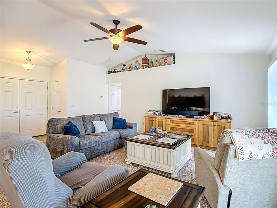 Activo con contrato: $299,950 (3 camas, 2 baños, 1504 Pies cuadrados)