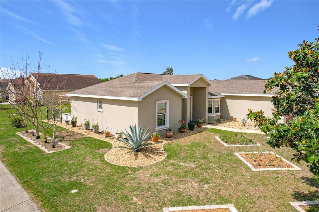 Activo con contrato: $299,950 (3 camas, 2 baños, 1504 Pies cuadrados)