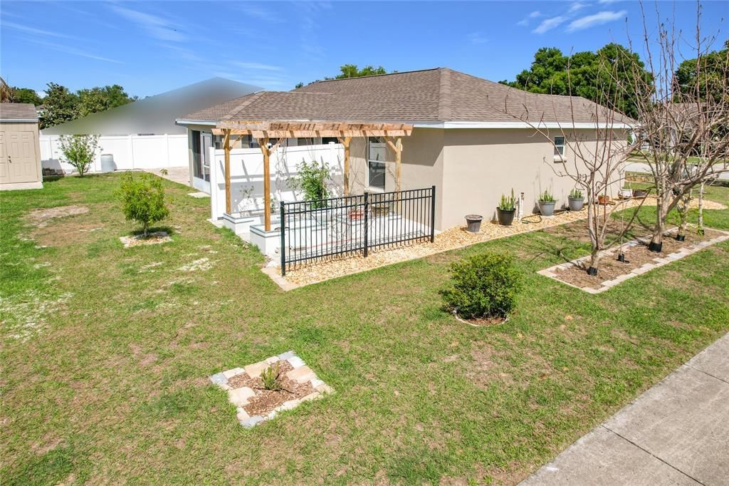 Activo con contrato: $299,950 (3 camas, 2 baños, 1504 Pies cuadrados)