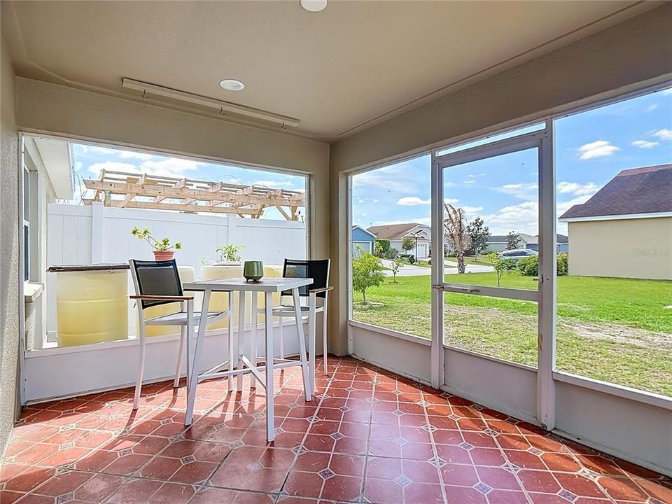 Activo con contrato: $299,950 (3 camas, 2 baños, 1504 Pies cuadrados)