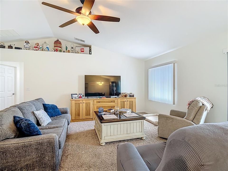 Activo con contrato: $299,950 (3 camas, 2 baños, 1504 Pies cuadrados)