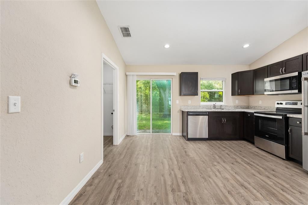 For Sale: $192,500 (3 beds, 2 baths, 1000 Square Feet)