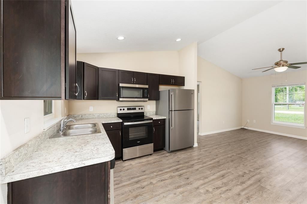 For Sale: $192,500 (3 beds, 2 baths, 1000 Square Feet)
