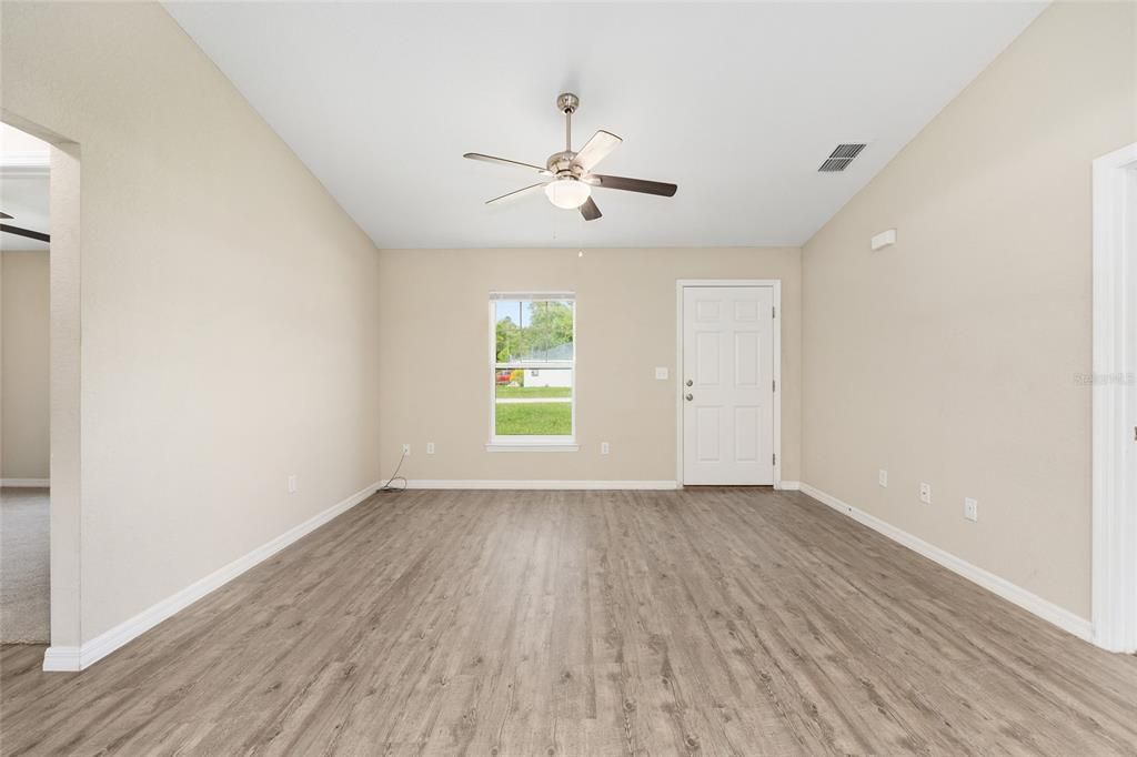 For Sale: $192,500 (3 beds, 2 baths, 1000 Square Feet)
