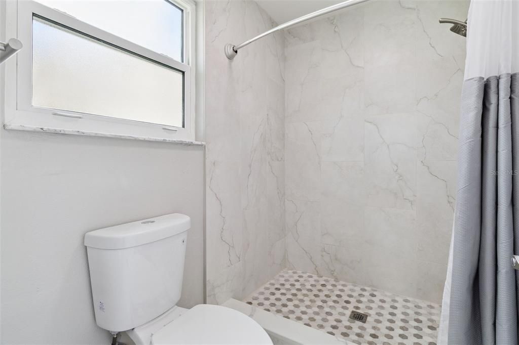 На продажу: $325,000 (2 спален, 2 ванн, 1170 Квадратных фут)