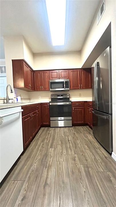 For Rent: $2,200 (3 beds, 2 baths, 1369 Square Feet)