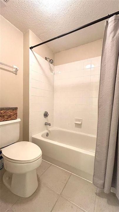 For Rent: $2,200 (3 beds, 2 baths, 1369 Square Feet)