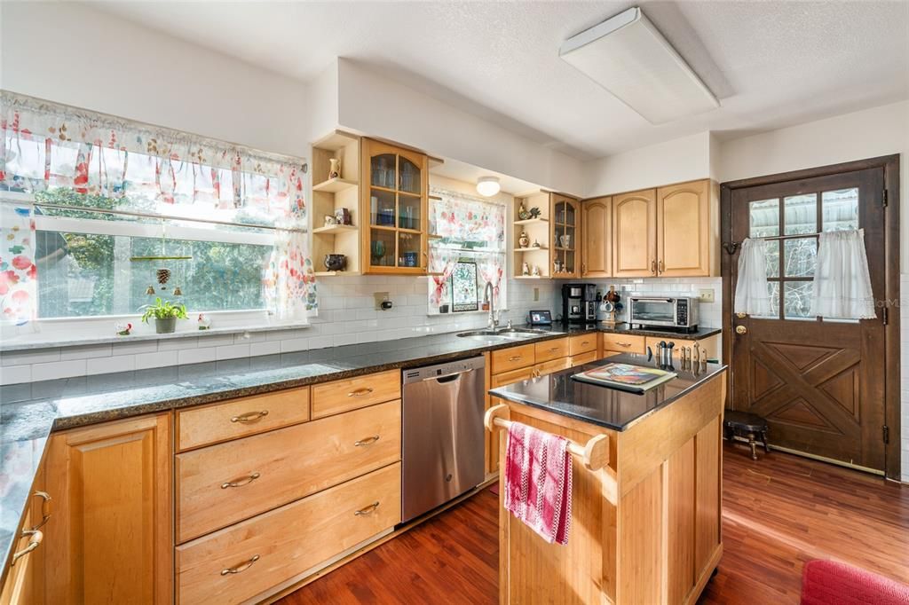 En Venta: $400,000 (4 camas, 2 baños, 1605 Pies cuadrados)
