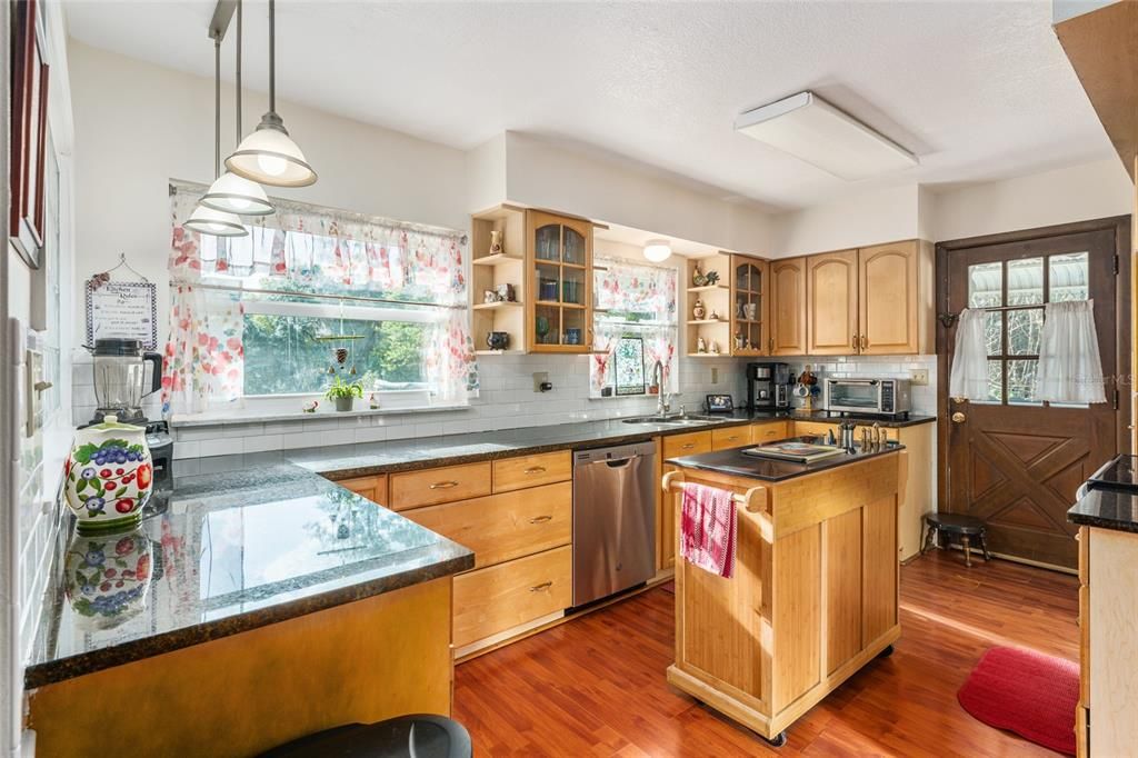 En Venta: $400,000 (4 camas, 2 baños, 1605 Pies cuadrados)