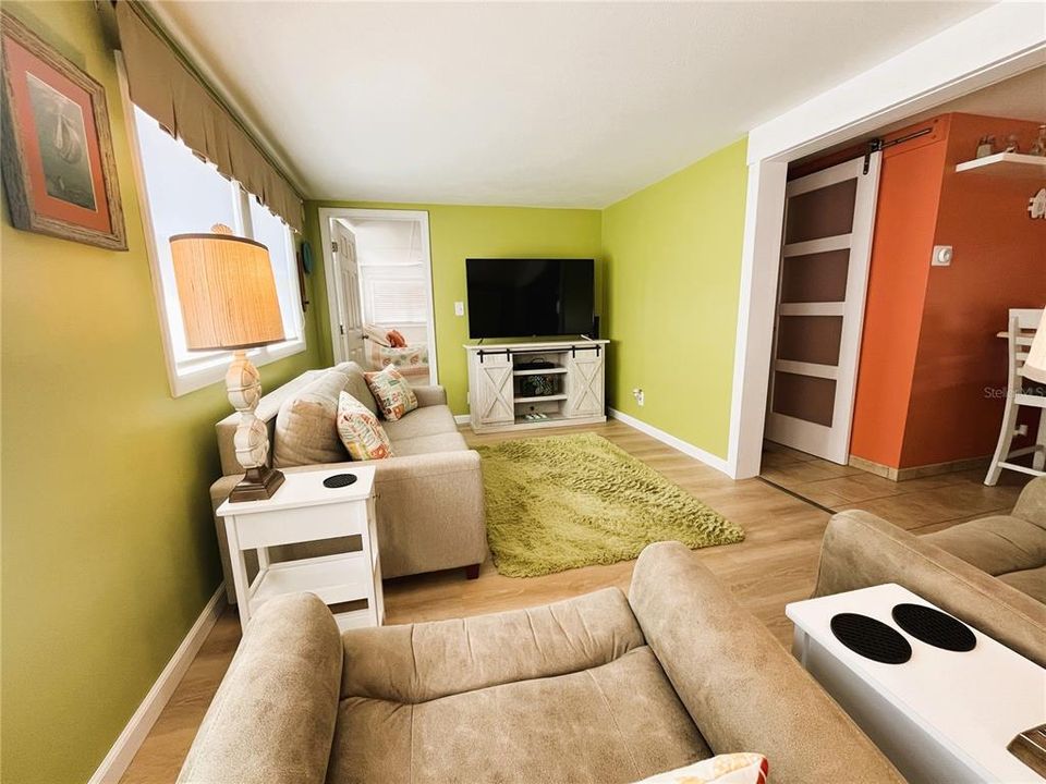 На продажу: $189,000 (2 спален, 1 ванн, 711 Квадратных фут)