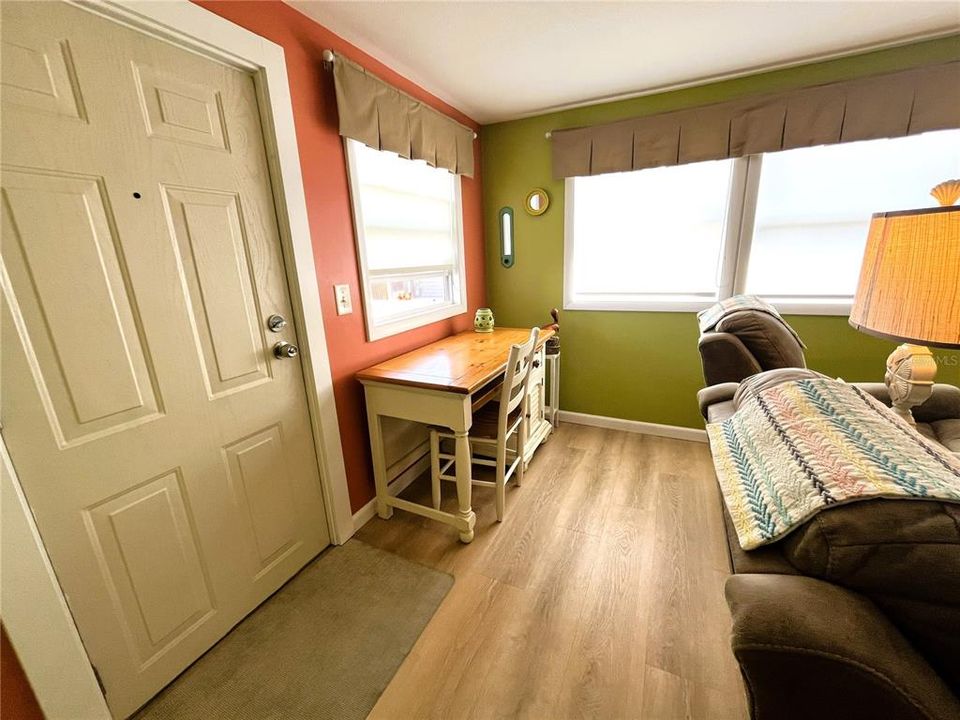 На продажу: $189,000 (2 спален, 1 ванн, 711 Квадратных фут)