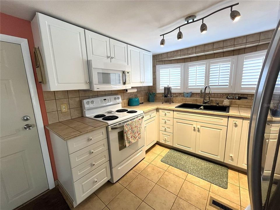 На продажу: $189,000 (2 спален, 1 ванн, 711 Квадратных фут)